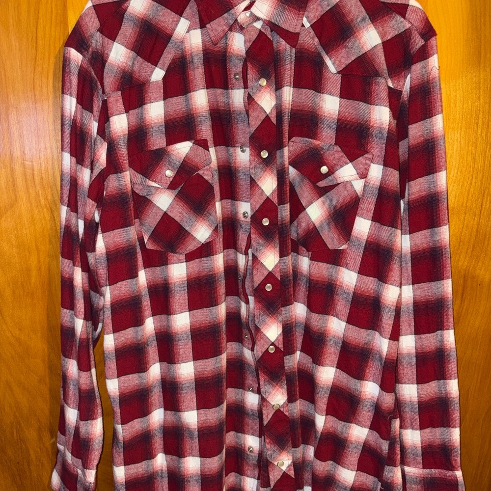 Wrangler Men's Red and White Plaid Button Down Shirt